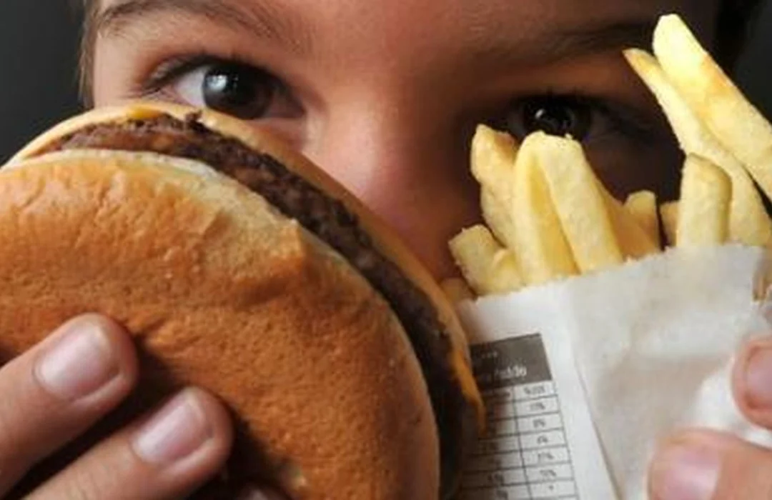 OMS apresenta primeiro guia para combater obesidade infantil que quadruplicou desde 1990