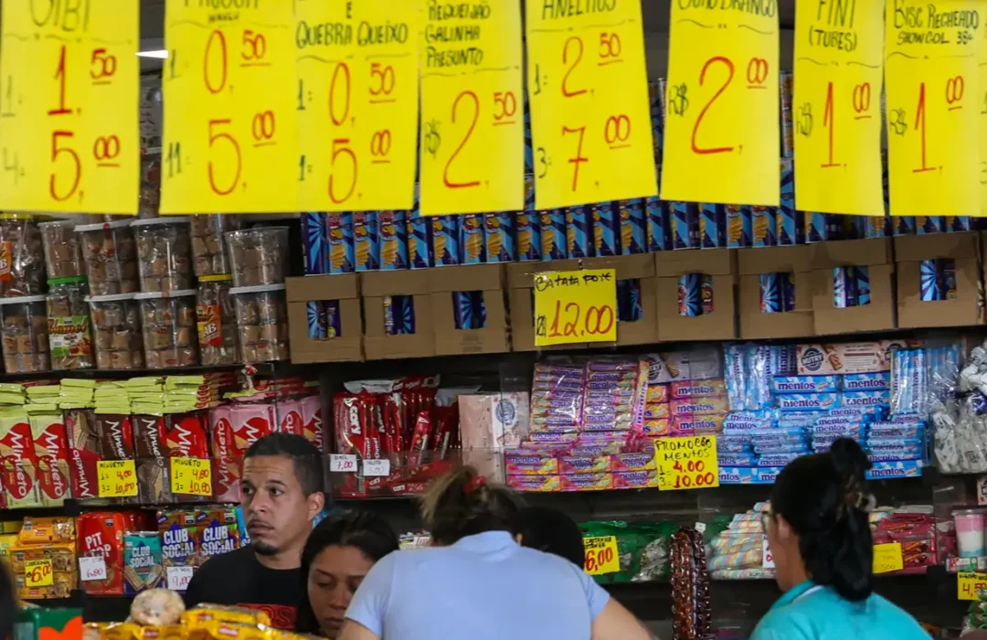 Governo prepara linhas de crédito para empresas se adaptarem ao fim da escala 6×1