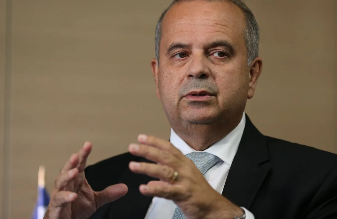 Coordenador de campanha diz estar surpreso com saída de Flávio para os EUA