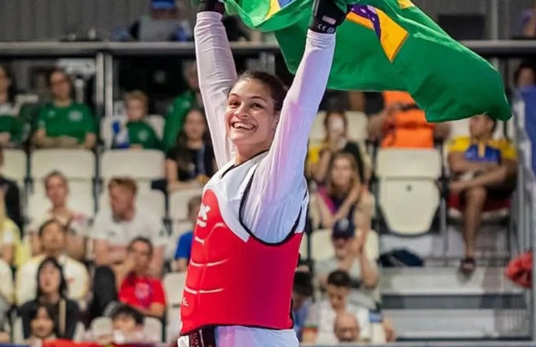 Maria Clara Pacheco conquista ouro em etapa de Paris do Grand Prix de taekwondo